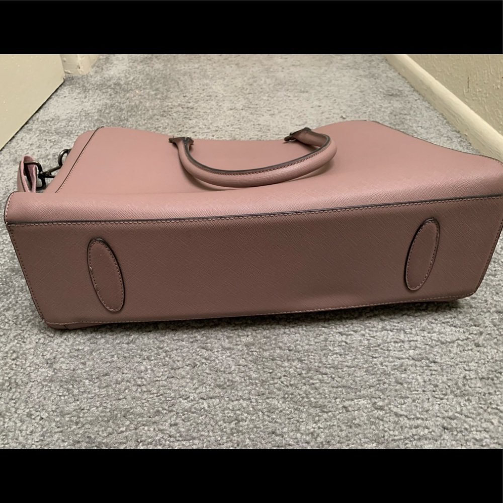 Women’s leather tote